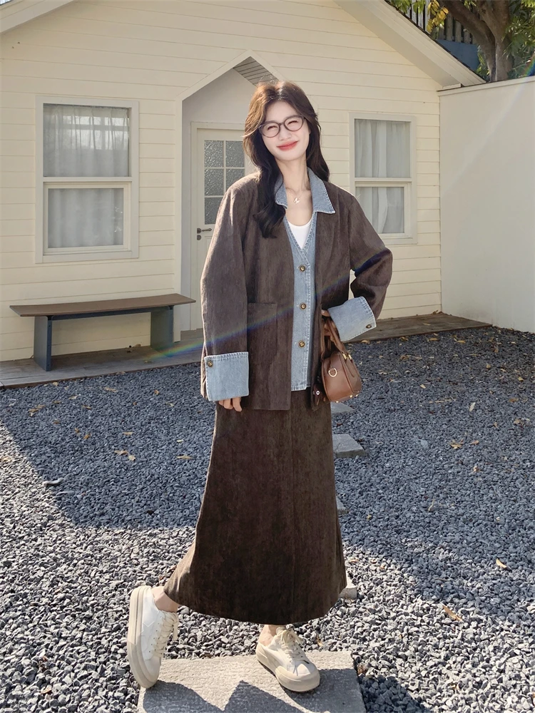 90年代のレトロファッションを再現するデニムパッチワークセットアップ