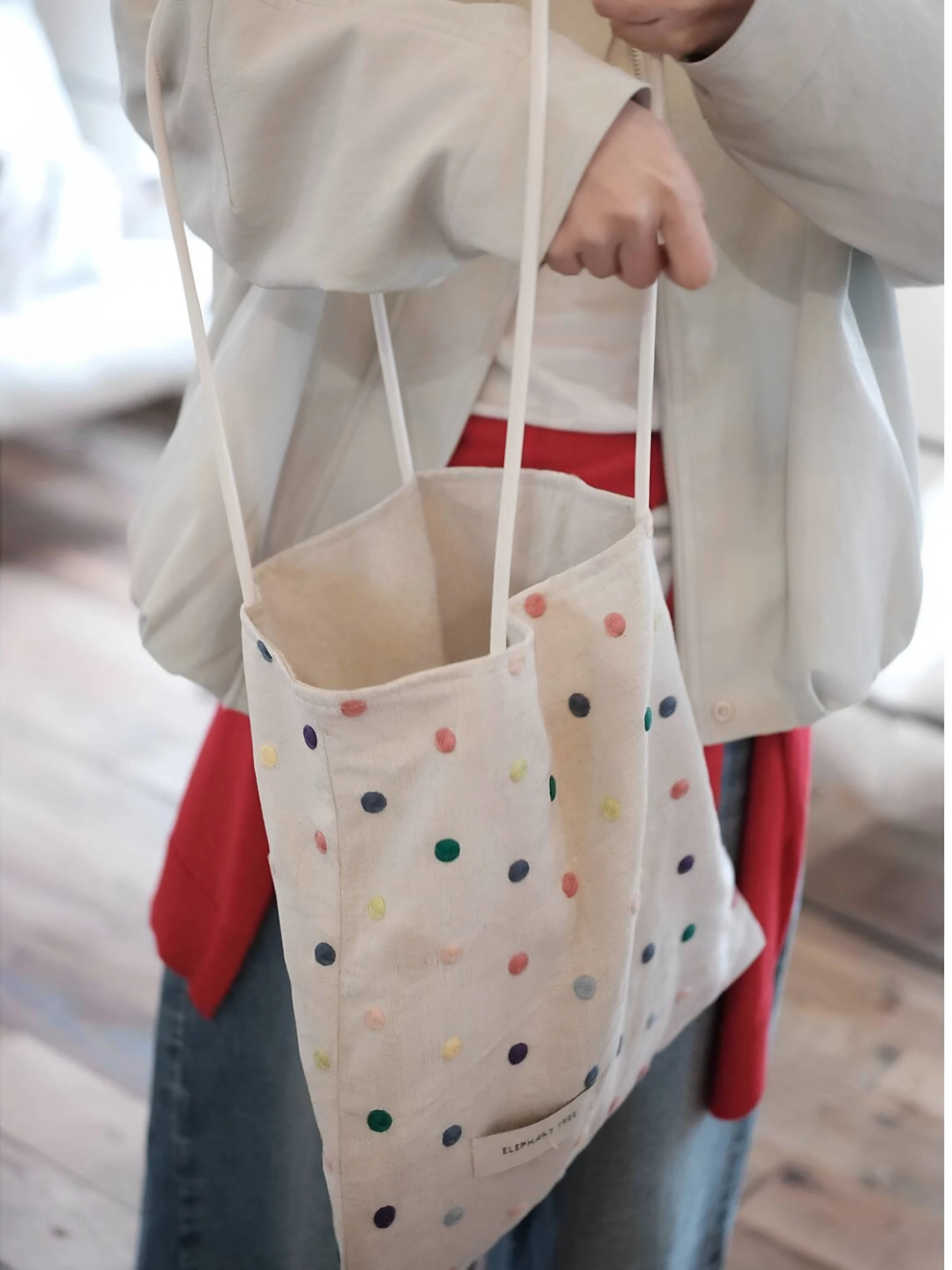 薄手リネン刺繍ドットデザインのトートバッグ：ファッションと実用性を両立する大容量エコバッグ