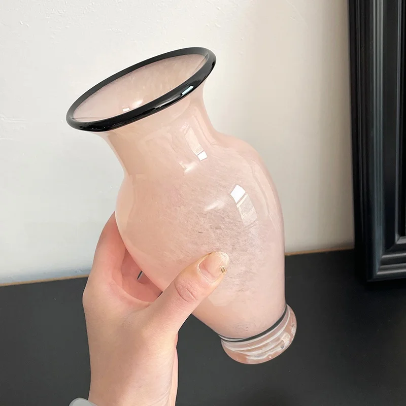 柔らかなピンクの琉璃製花瓶：新中式デザインでインテリアに溶け込む台面花瓶