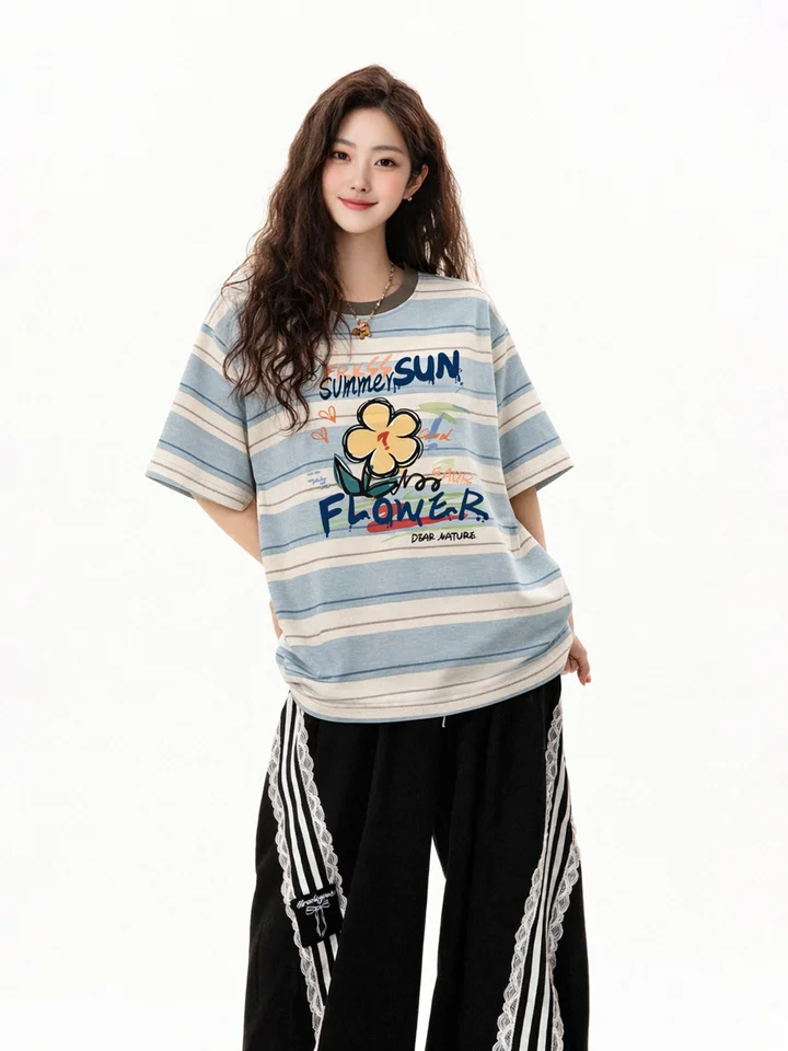 大きいサイズのラウンドネックカラーコンビストライプ短袖Tシャツ【フラワープリント・フィット・夏用】（セットアップ対応）