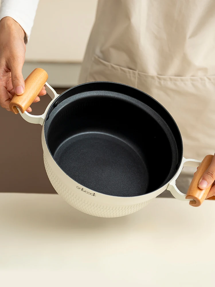 1合炊飯器を  選ぶべきなのか？実は「一人用の調理鍋」が今、家庭の中心にいる
