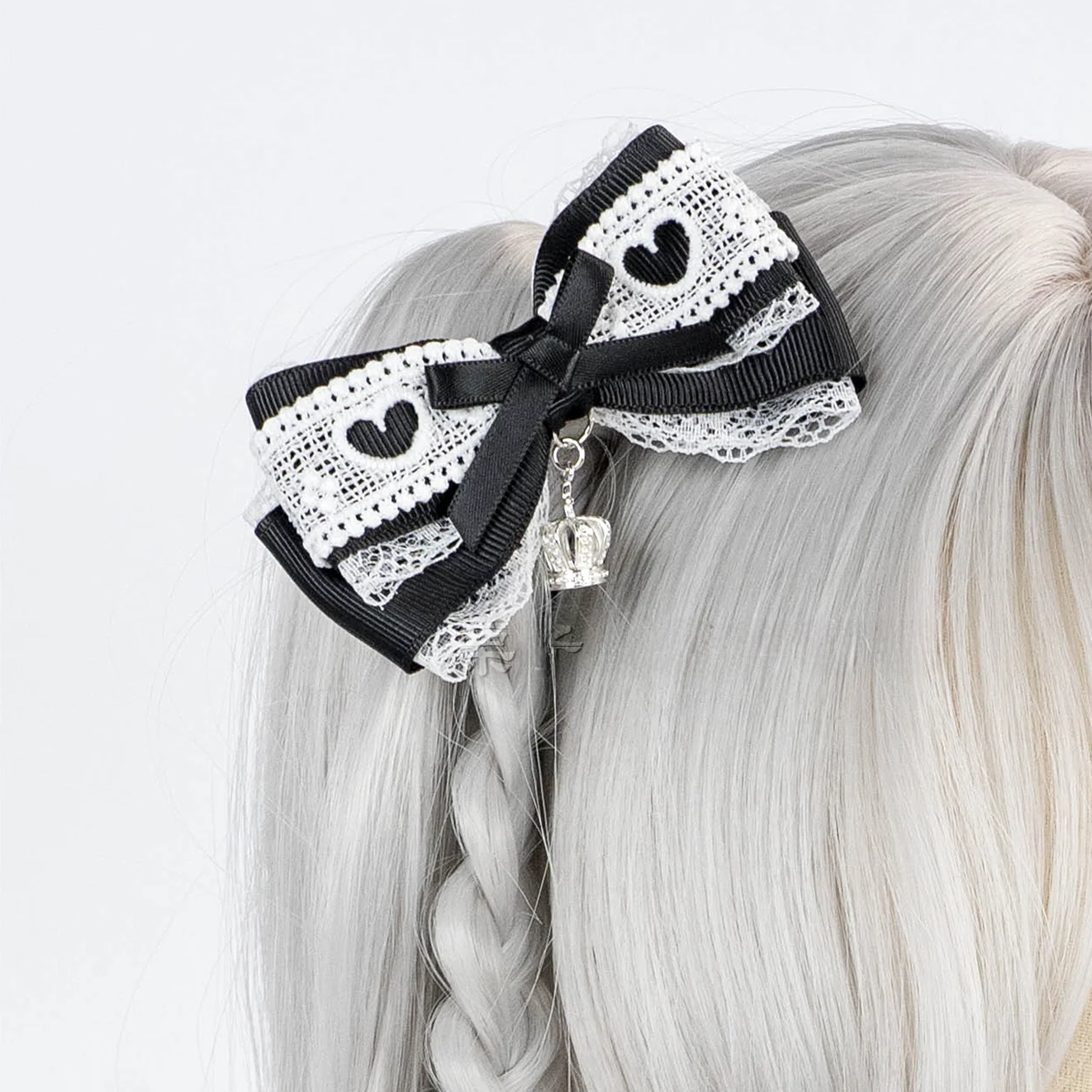 アネロリュックとカタフラクトの違い：レースリボンヘアクリップの実用性とデザイン特性