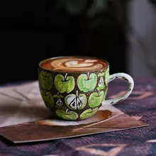 緑のリンゴデザインの陶器製コーヒーカップ【ハンドメイド・レトロスタイル】