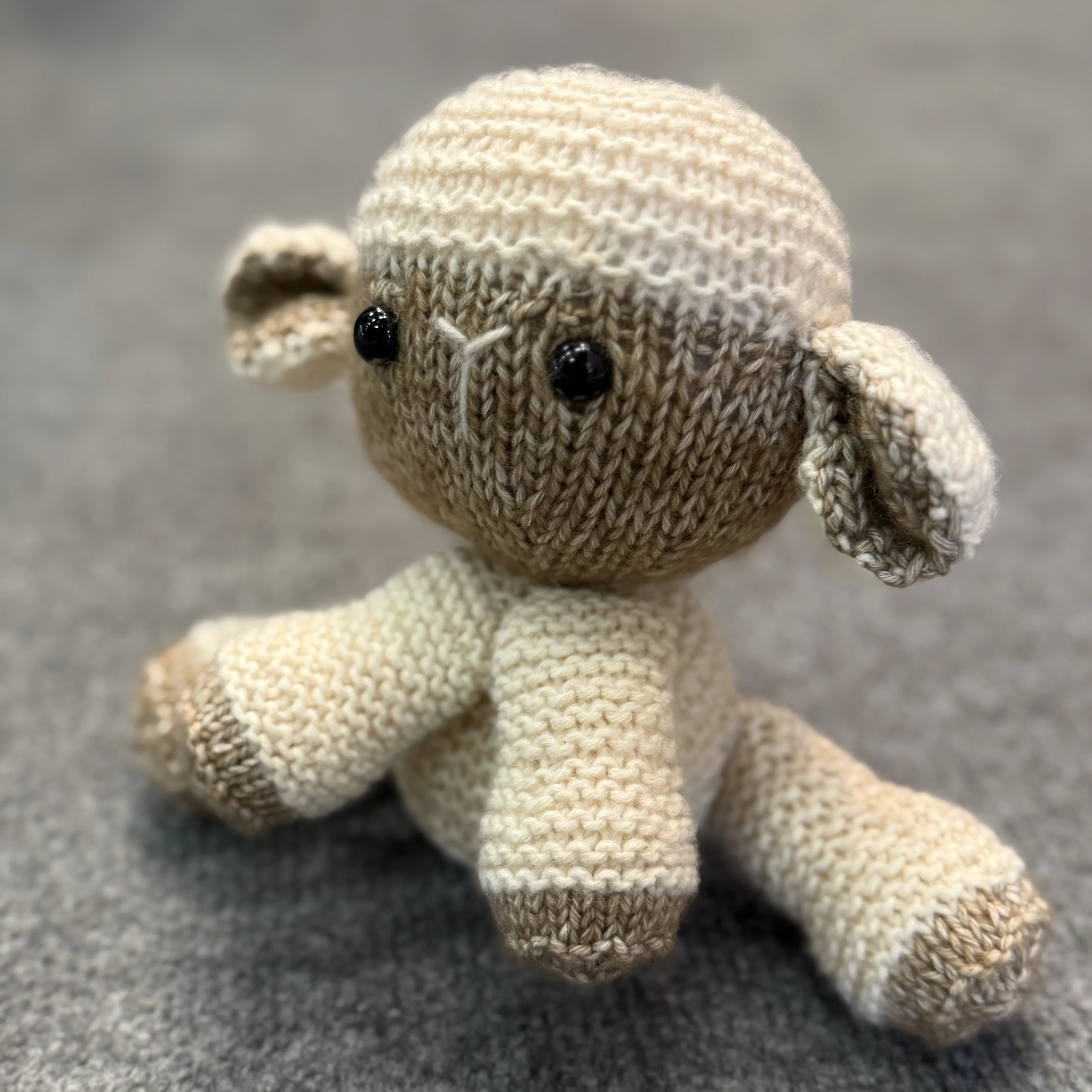 1歳児が手作りで楽しめるフェルトおもちゃは、マジックテープで作る編みぐるみがベスト？
