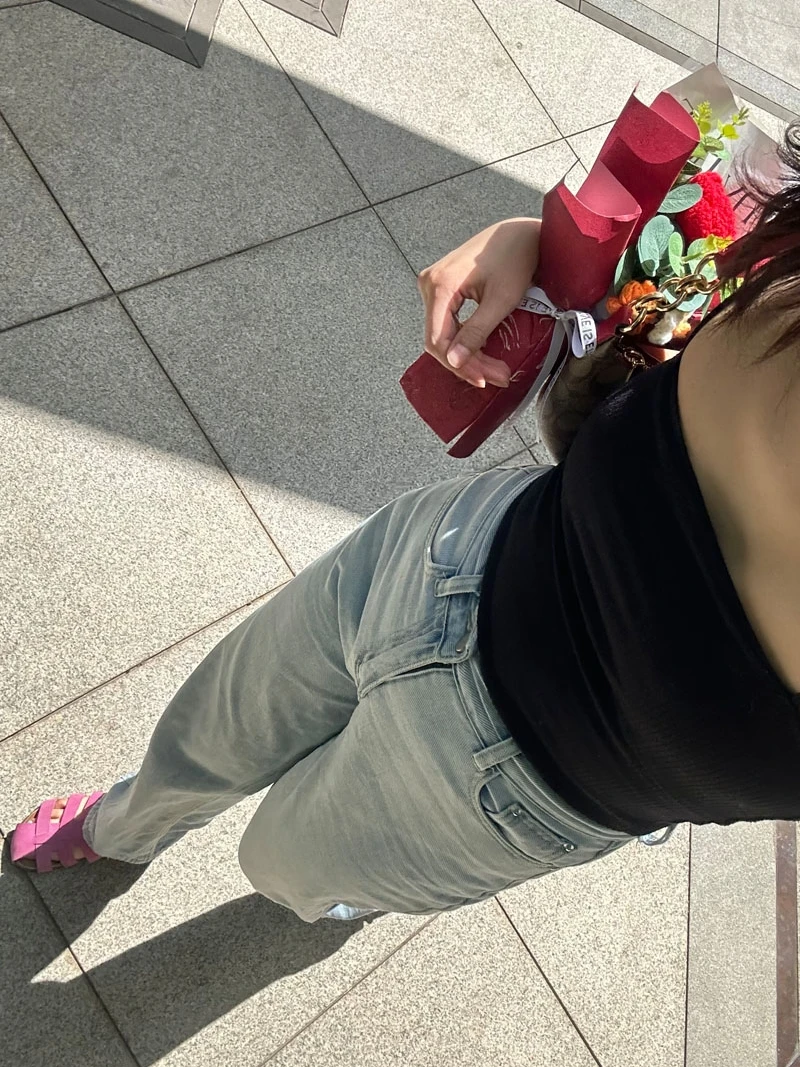ブラックデニム コーデ | ハイウエ ストデニムパンツのデザイン特性と着用法