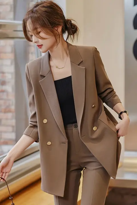 カフェブラウンの女性用ジャケット【秋冬・ゆったりシルエット・高級感あるデザイン】（セットアップ対応）