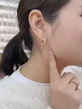 スタイリッシュなメタル製三重イヤリング【女性用・シンプルデザイン・高級感】