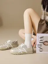 シルバーのフラットシューズ【通勤用・軽量・快適】