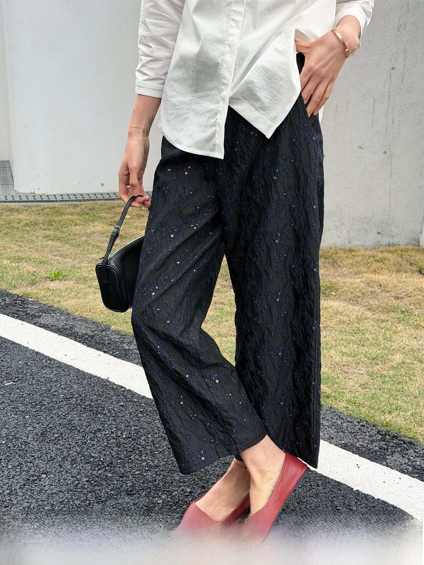 カジュアルパンツ レディースで悩むなら、クロップドパンツ レディースは本当に必要？
