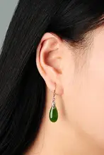 和田玉のロングピアス【天然翡翠・925シルバー・水滴デザイン】