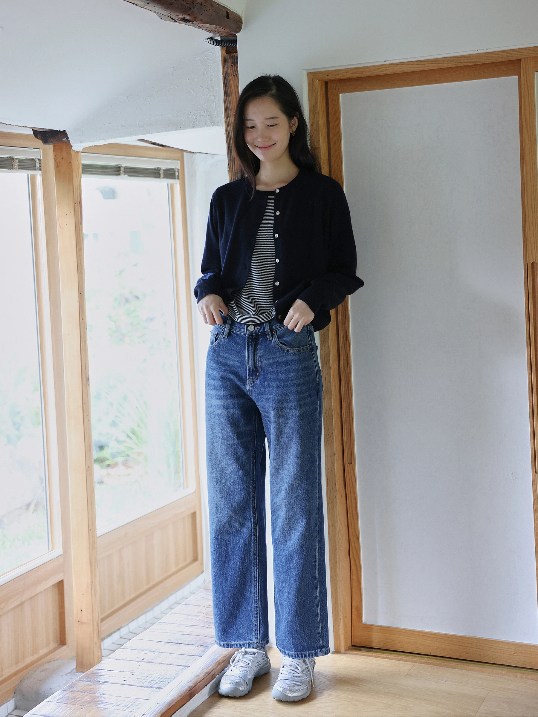高ウエストストレートデニムパンツ：40代女性の日常使いに最適なデザインとフィット感