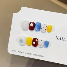 ドットデザインのネイルアート【手描き・ショートタイプ・ハイエンド】