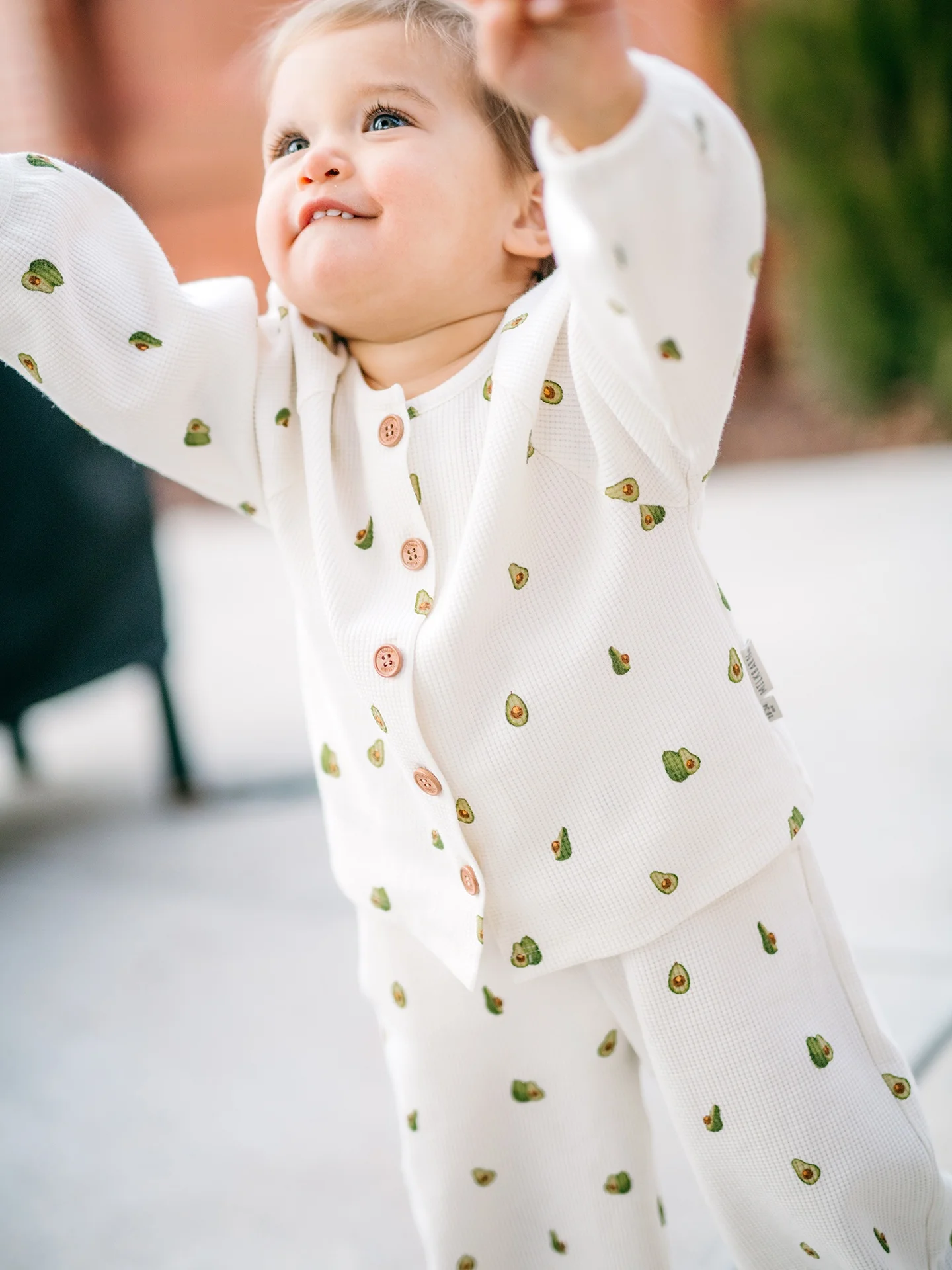 生後3ヶ月の服のサイズはどれ？MILKBARNのワッフルカーディガンとパンツが解決するリアルな悩み