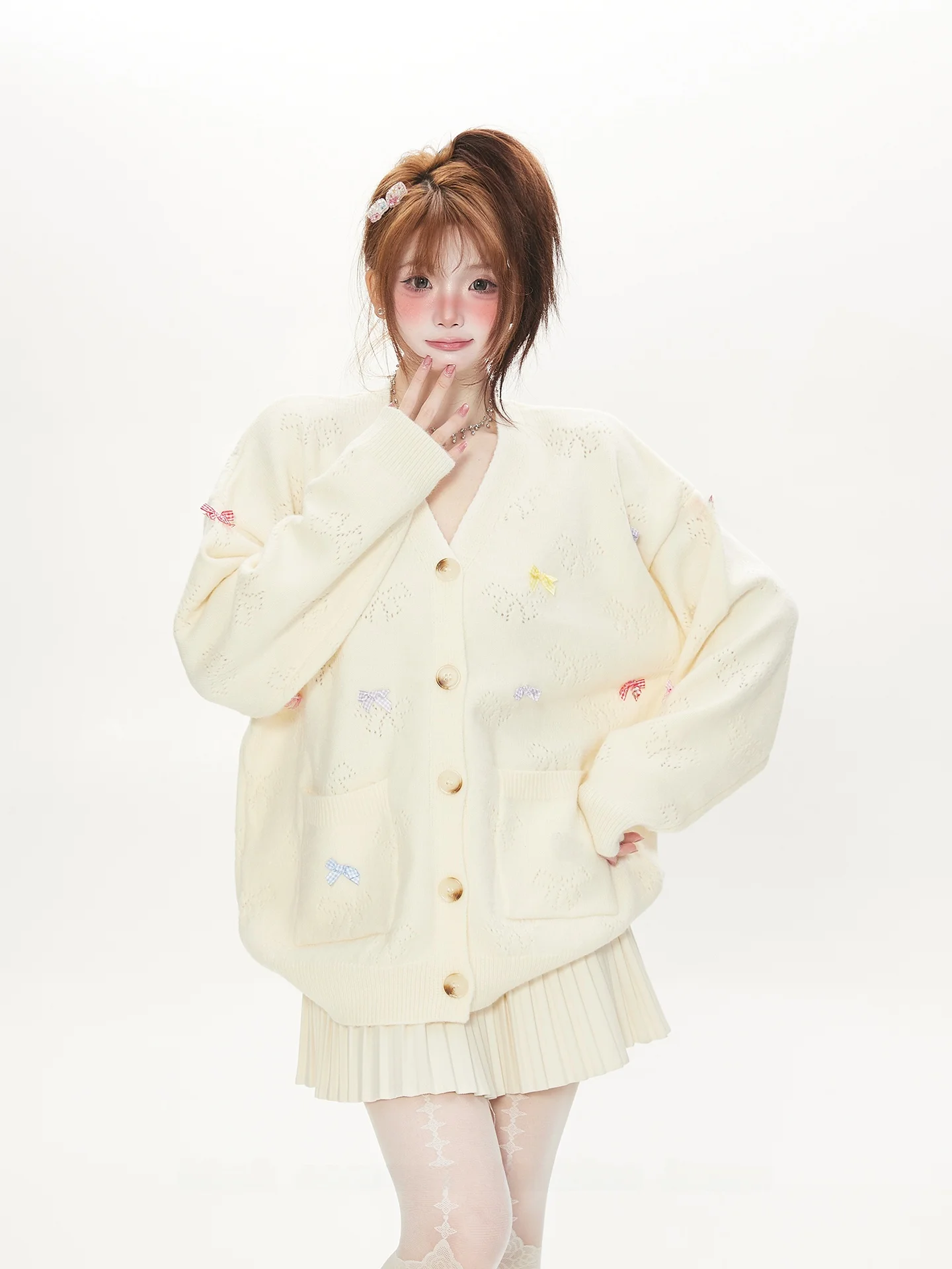 極上の柔らかさ！デザイン性の高いリボン付き花模様ニットカーディガン【春秋用・女性用】