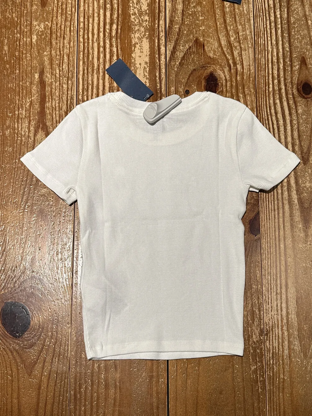 カジュアルなプリント入りショートTシャツ：女性向けスリムフィットの夏季着用ガイド