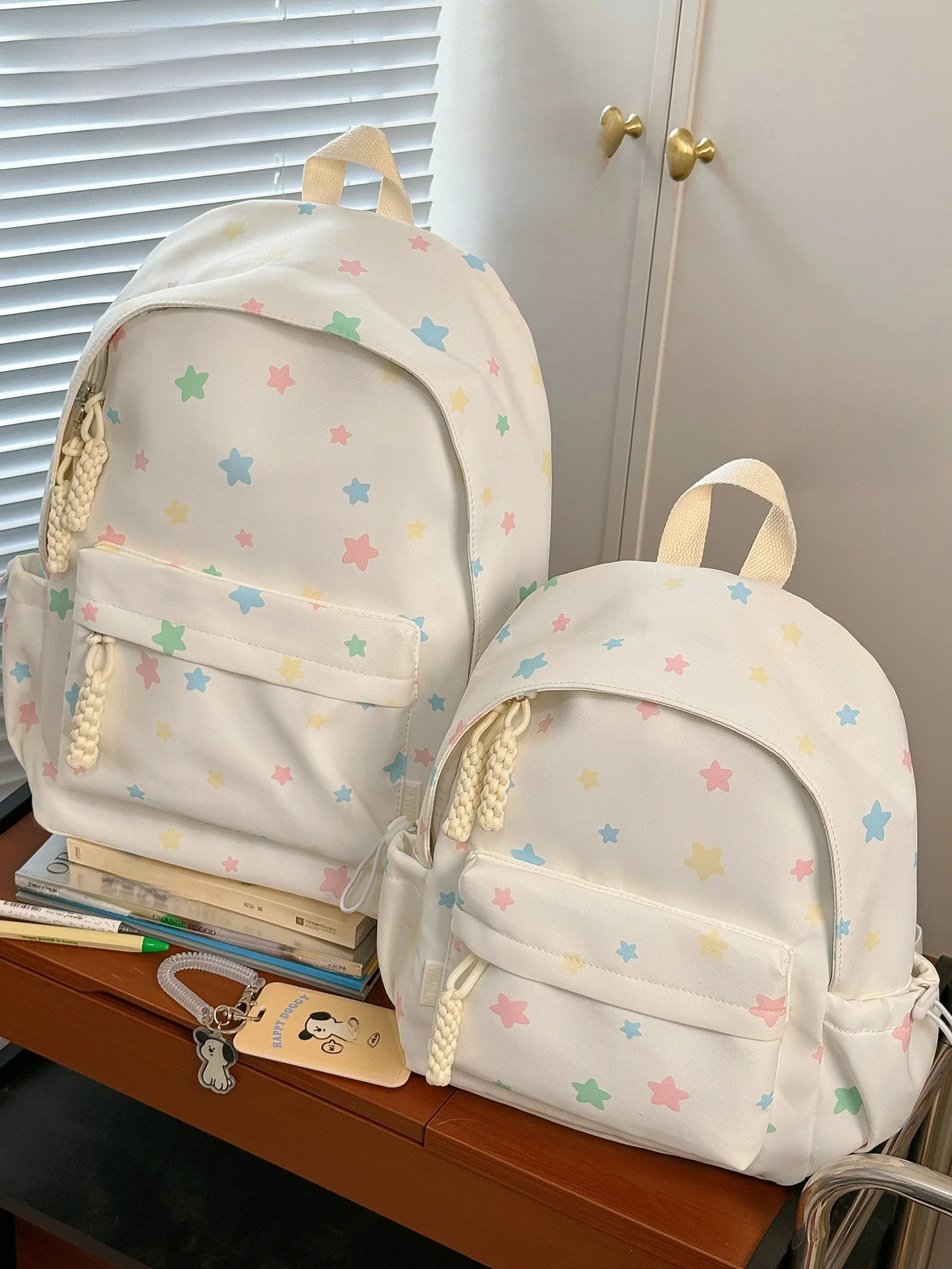 可愛い星柄リュック：青春少女風の軽量デザインが通学に最適