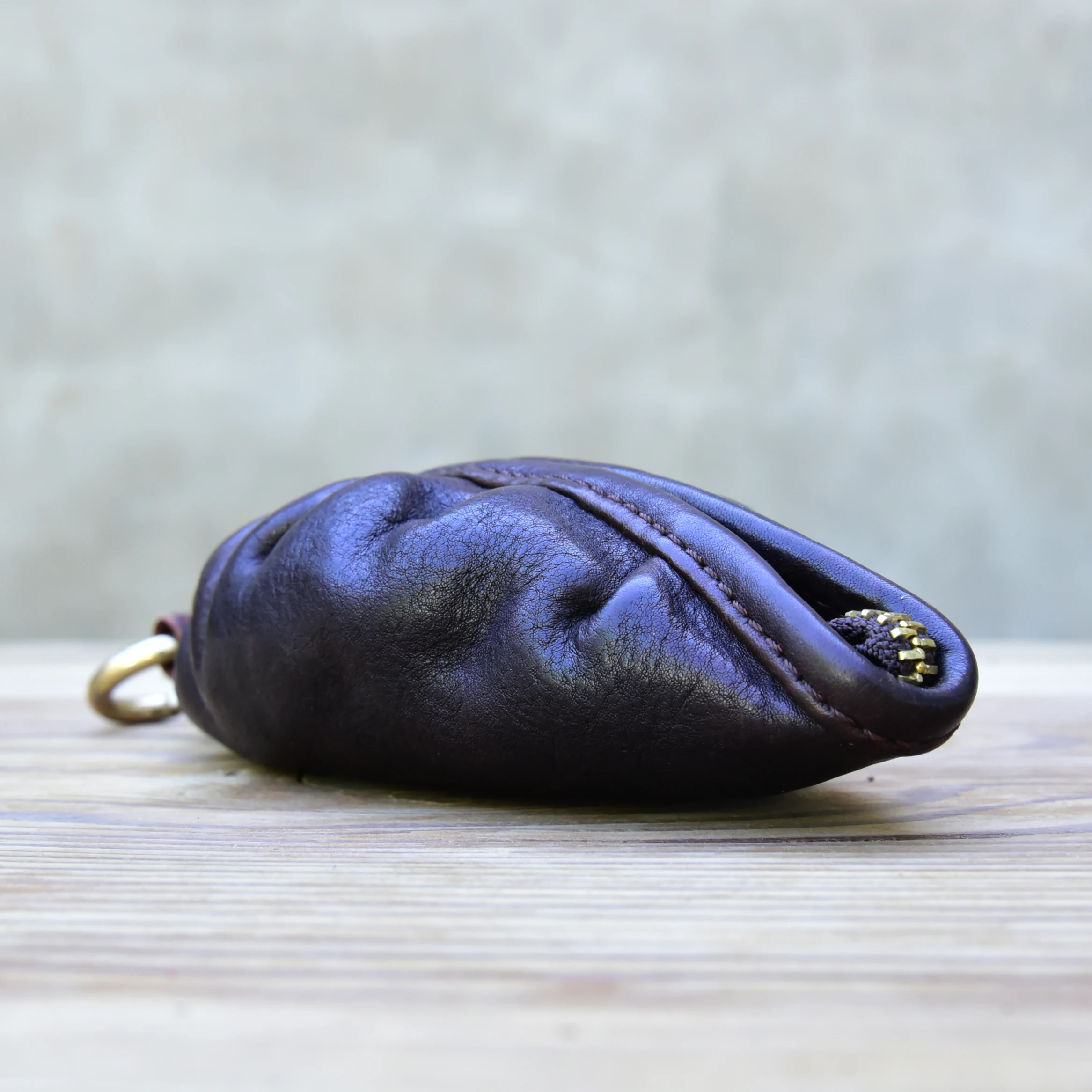 お守り入れ ポーチはどんな形がいい？そしてお金が貯まる財布の色とは？