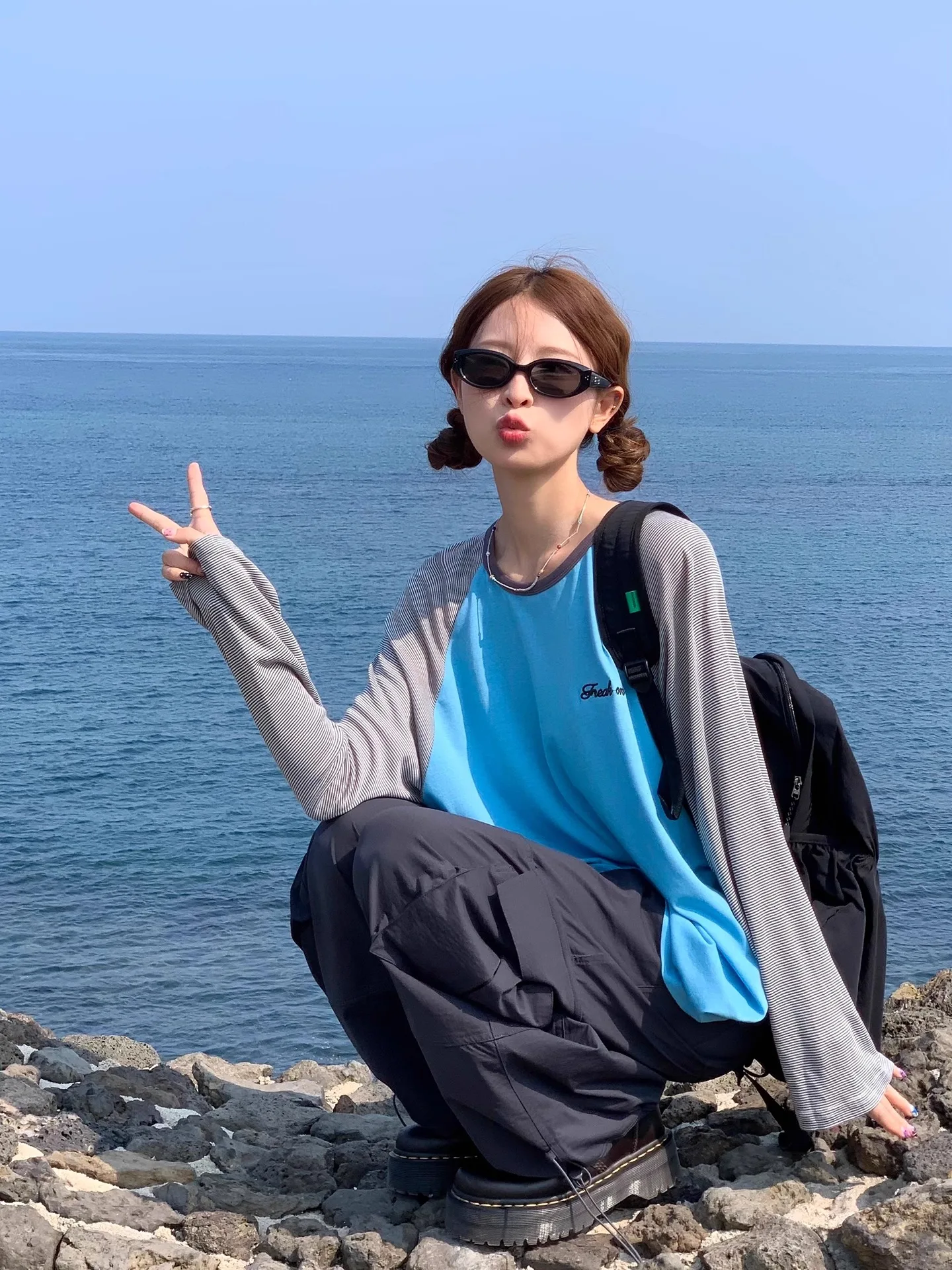 きれいめカジュアルで軽い雰囲気を出すコツは？長袖Tシャツの選び方と着こなしの秘密