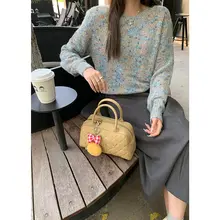 ブラウンミックスのラウンドネックニット