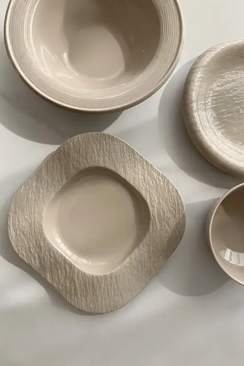 北欧風のシンプルな陶器製食器【プレートとボウルのセット・おしゃれなカフェスタイル・家庭用】（セットアップ対応）