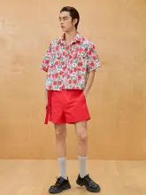 トレンド感満載のリゾートスタイル！レッド＆グリーンショートパンツ【ウエストベルト付き・シンプルデザイン】（セットアップ対応）