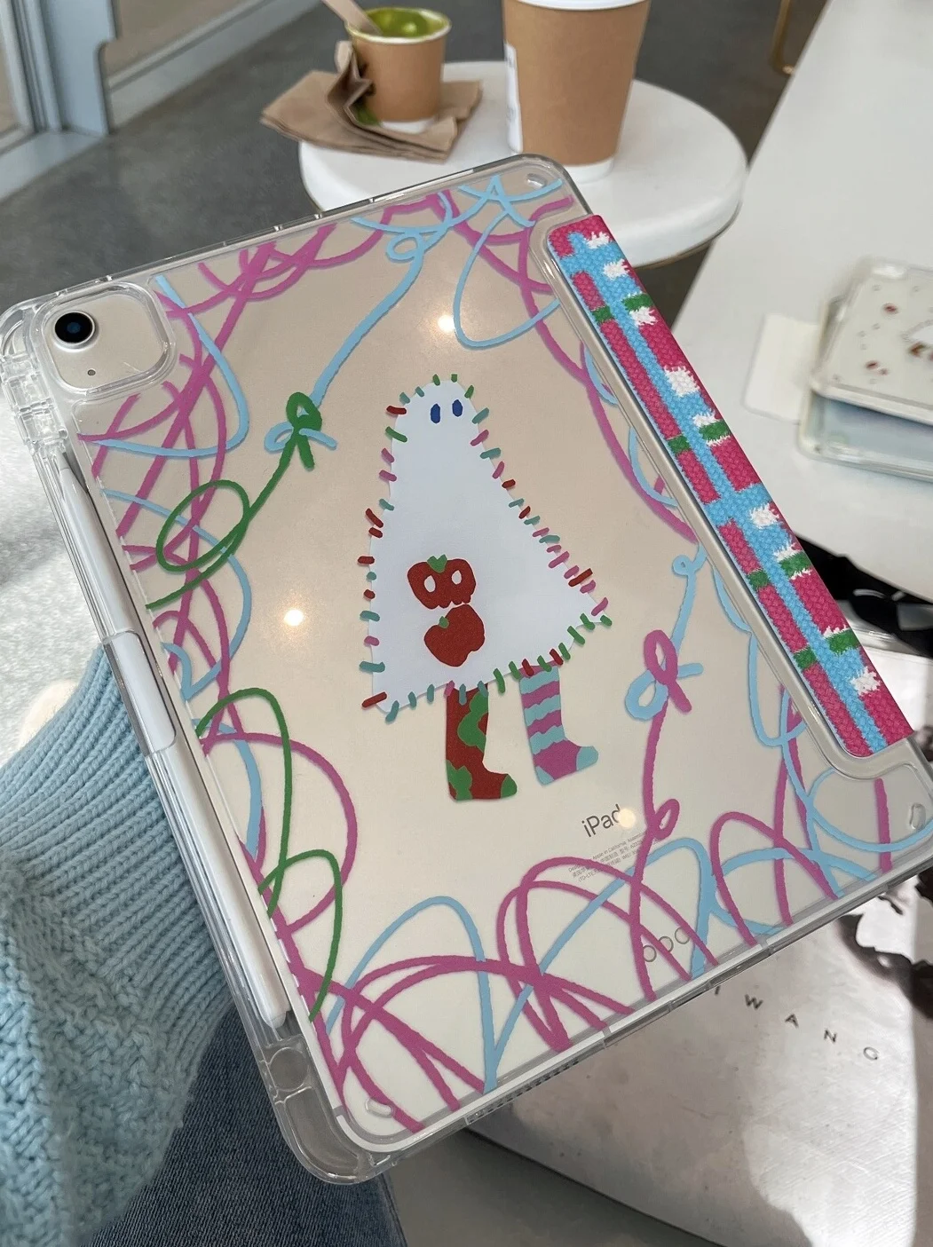 iPad用アクリル保護ケース：磁気吸着式セパレートデザインの実用性とカスタマイズ可能性