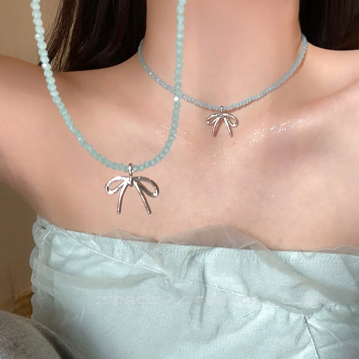 薄荷曼波ブルーグリーンビーズリボンネックレス：ミント色のファッションアクセサリーとしての実用性と使い分け