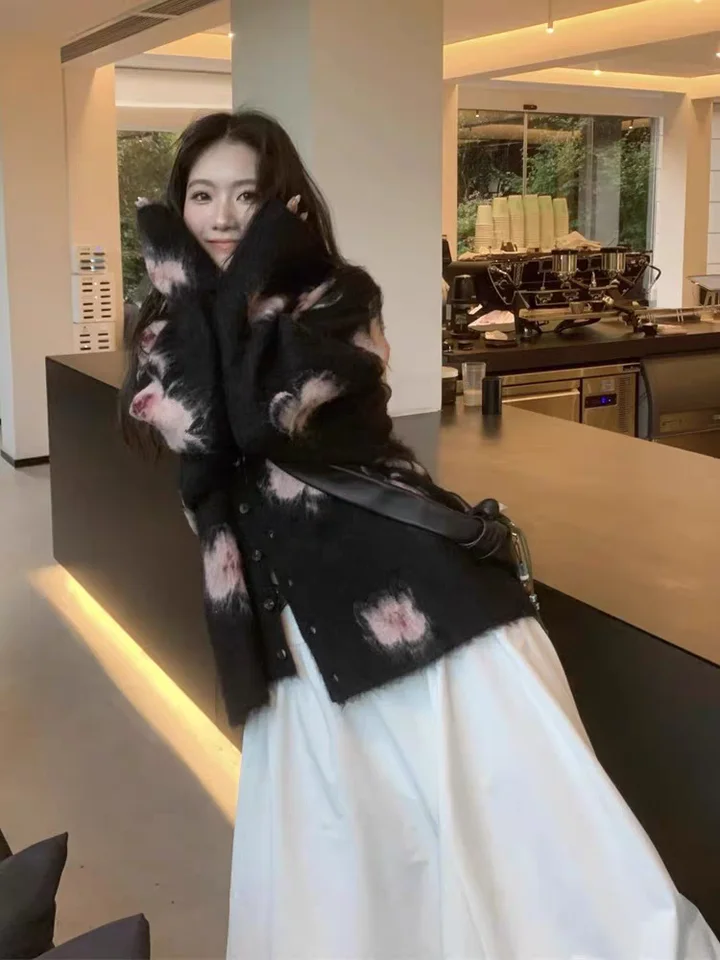 夜花園手描き桃の花刺繍入りルーズニットカーディガン【秋冬用・ラフスタイル】（セットアップ対応）