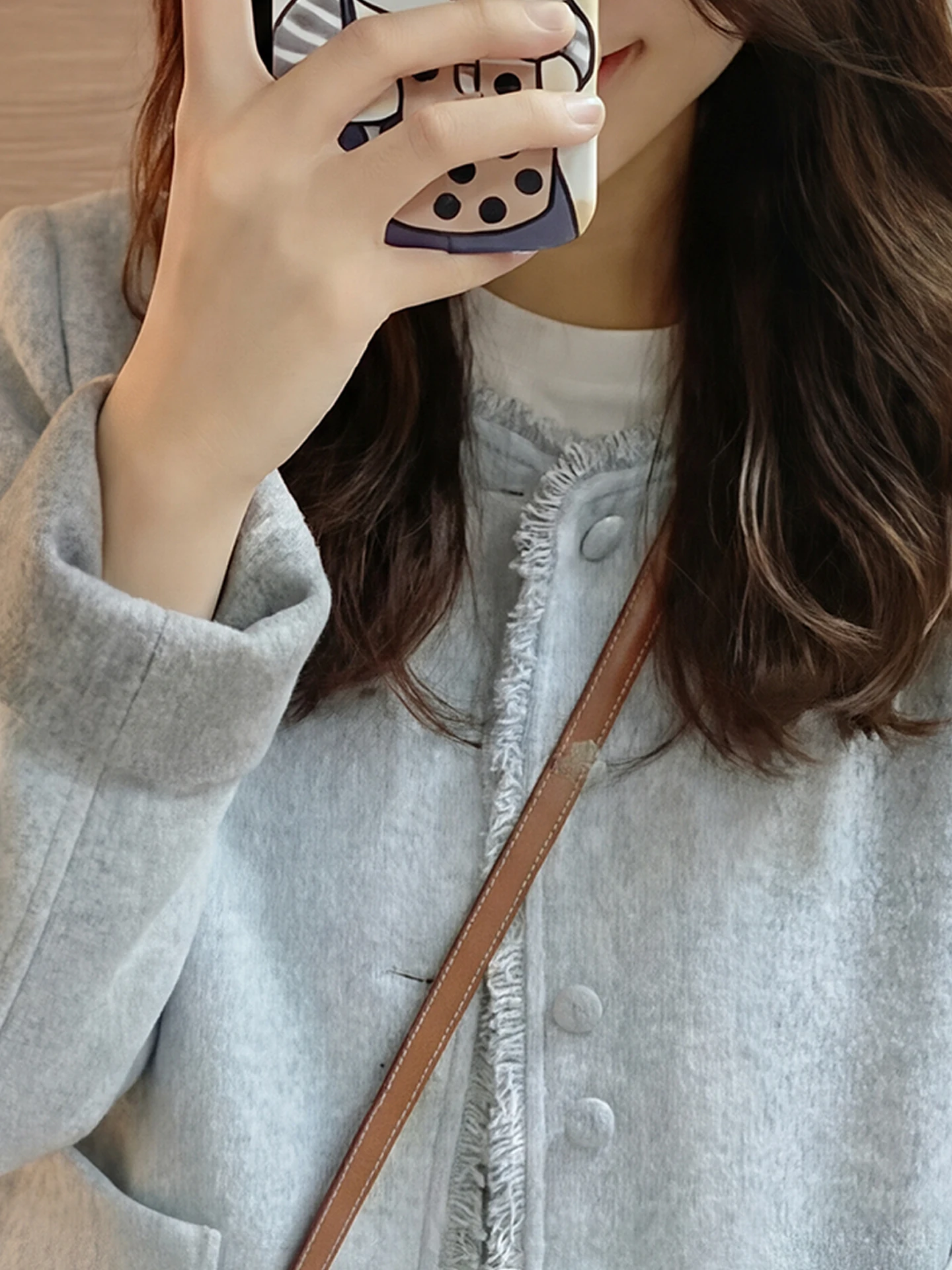 ウールチェスターコートは冬に着るのか？ショート丈の流苏付きコートが春の通勤にどう活かされるか