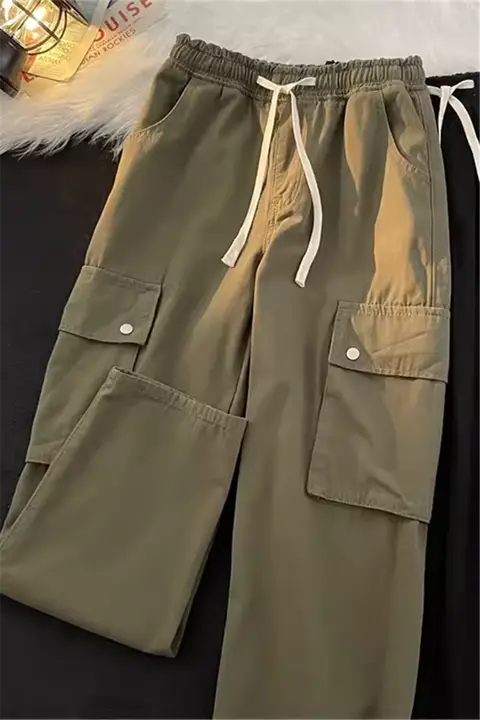 カジュアルなデザインのワイドレッグチノパンツ【大きなポケット・フィット・コットン素材】