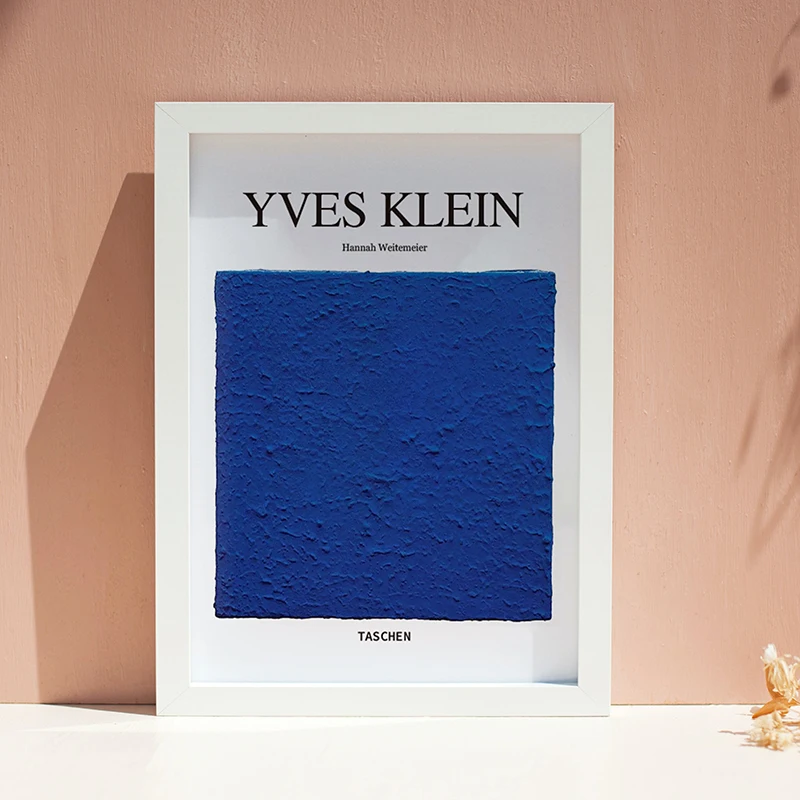11月に使えるモチーフは？YVES KLEINをテーマにした壁掛けアートが今季のトレンドに