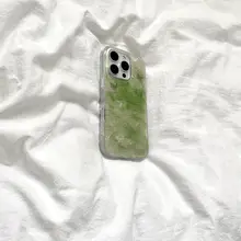 透明なグリーンのフェザー蝶デザインiPhoneケース【対応機種：iPhone 17 Pro Max・16 Pro・15・14・13】