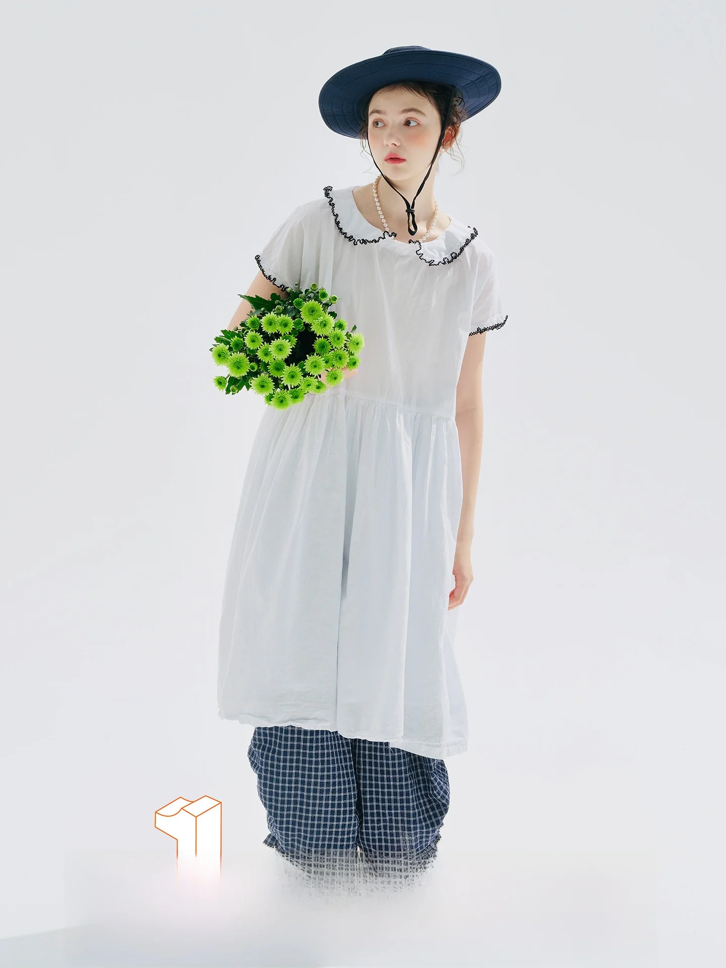 可愛い洋服 とは 何ですか？5選で女性の心を癒す、日常に溶け込むようなスタイルを解き明かす