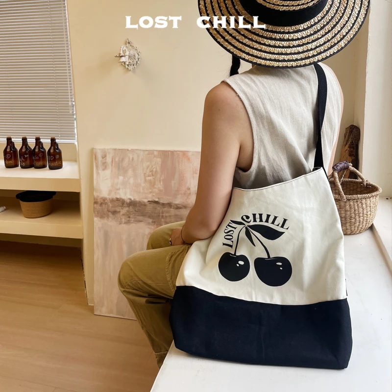 Lost Chill リュック：大容量キャンバスデザインで快適な斜め掛けスタイル
