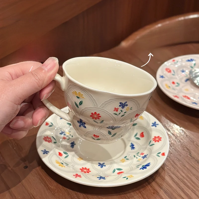 陶器製マグカップ 小花デザイン 高級感ある復古スタイル ギフトに最適