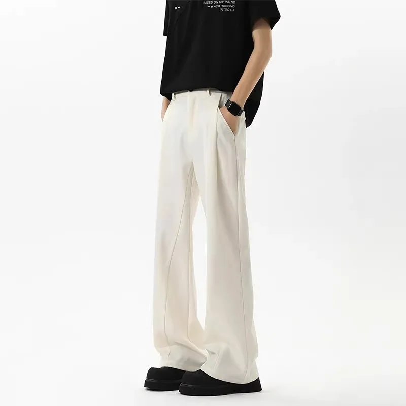 スリット パンツ とは？長めのロングスラックスの実用性とデザイン特性を解説