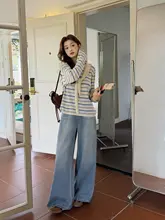 浅い青色の細め光沢デニムパンツ【ハイウエスト・ゆったりストレート】