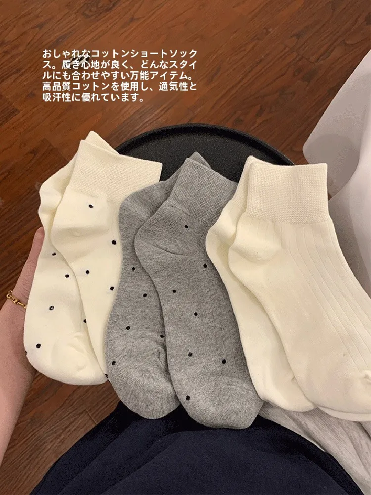 女性用薄型滑り止め付きショートソックス：足裏の臭いを防ぐための防臭機能付きアイテム