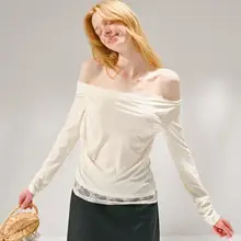 ロマンティックレイヤードデザインのショルダーレースTシャツ【ゆったりシルエット・オフショルダー】