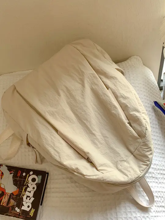 ソリッドカラーバックパック女性旅行軽量登山バッグ