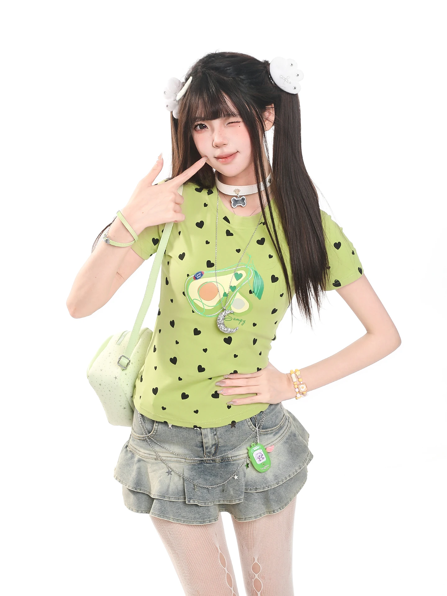 ユニークなデザインのアニメプリントTシャツ：夏の日常着としての実用性と価格戦略