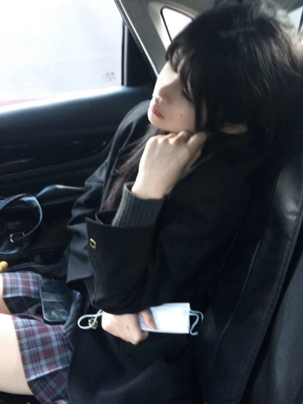 OL制服はカジュアルに着るべき？通勤に最適なジャケットの選び方とは？
