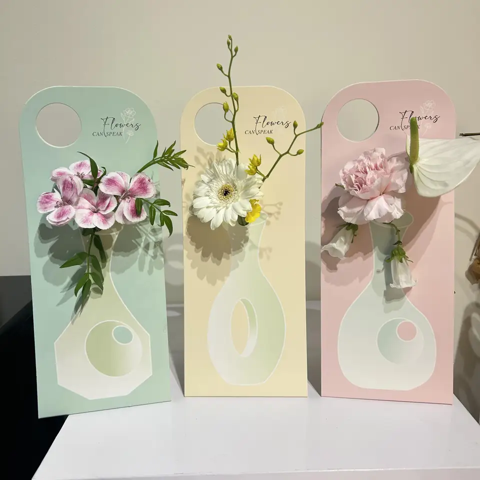 フラワーカード付きのバラ束ギフトボックス【母の日・手提げタイプ】