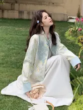 重工刺繍の高級感ある春用女性用外套【ボタンデザイン・カジュアルスタイル】（セットアップ対応）