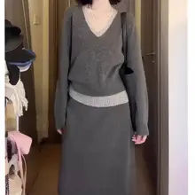 100%ウールニットVネックプルオーバー【秋冬用・配色デザイン・ハーフスカート】（セットアップ対応）