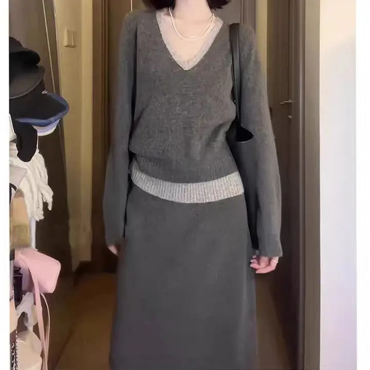 100%ウールニットVネックプルオーバー【秋冬用・配色デザイン・ハーフスカート】（セットアップ対応）