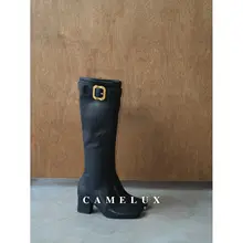 ラムレザー製の高筒ブーツ【高級感・金属バックル・太ヒール・スクエアトゥ】