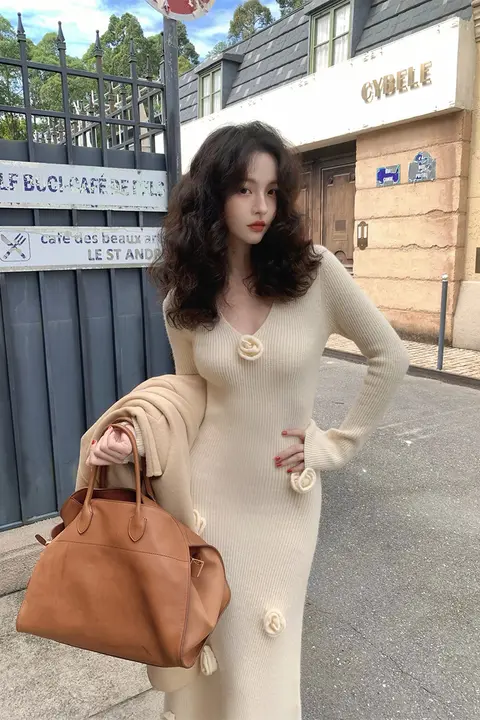 立体花柄デザインVネックニットワンピース【中長丈・レディース・クラシックスタイル】