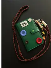 デザイン性の高い革製斜め掛けカードケース【赤と緑・パスポート収納可能・コンパクト】（セットアップ対応）