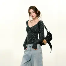復古デザインの低Vネック花柄長袖Tシャツ【スリムフィット】